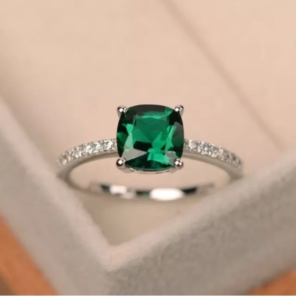 COPY - Elegant 925 Silver Emerald Ring